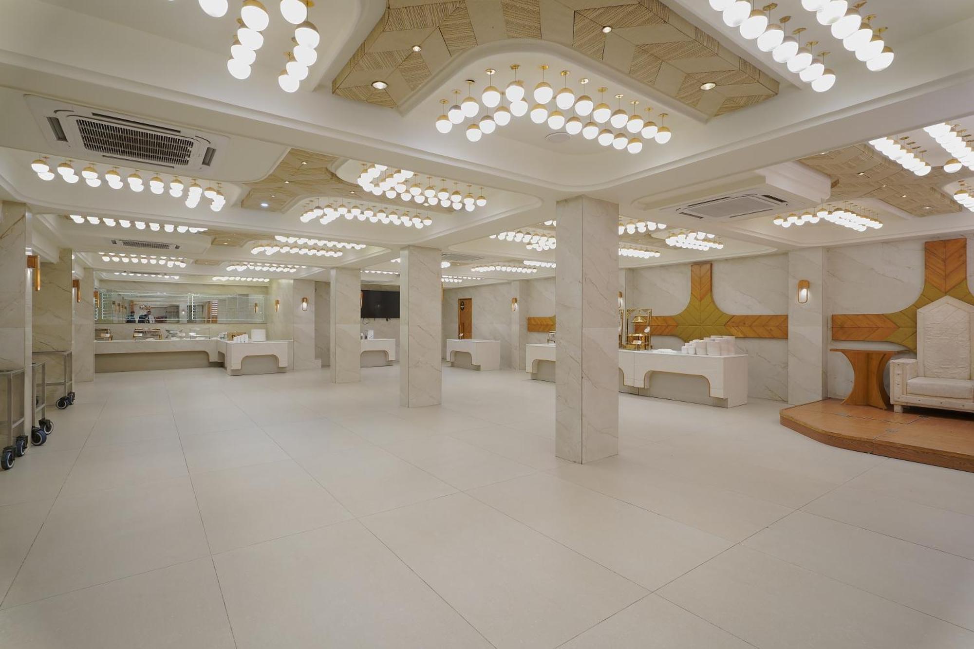 Artilla Inn Ahmedabad Bagian luar foto