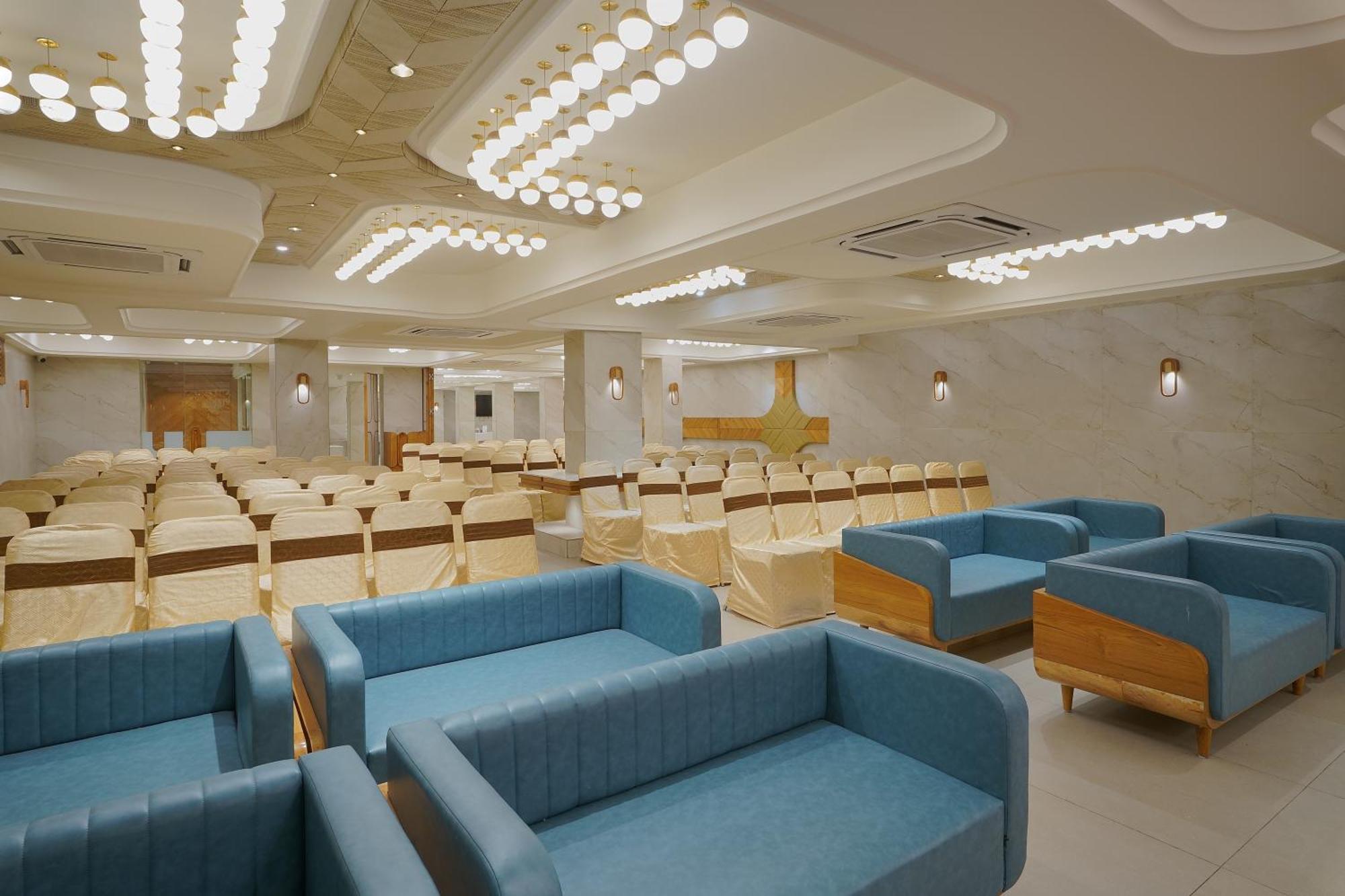Artilla Inn Ahmedabad Bagian luar foto