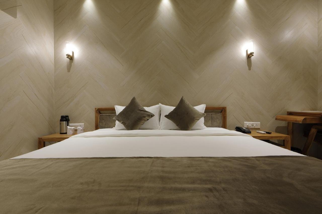 Artilla Inn Ahmedabad Bagian luar foto