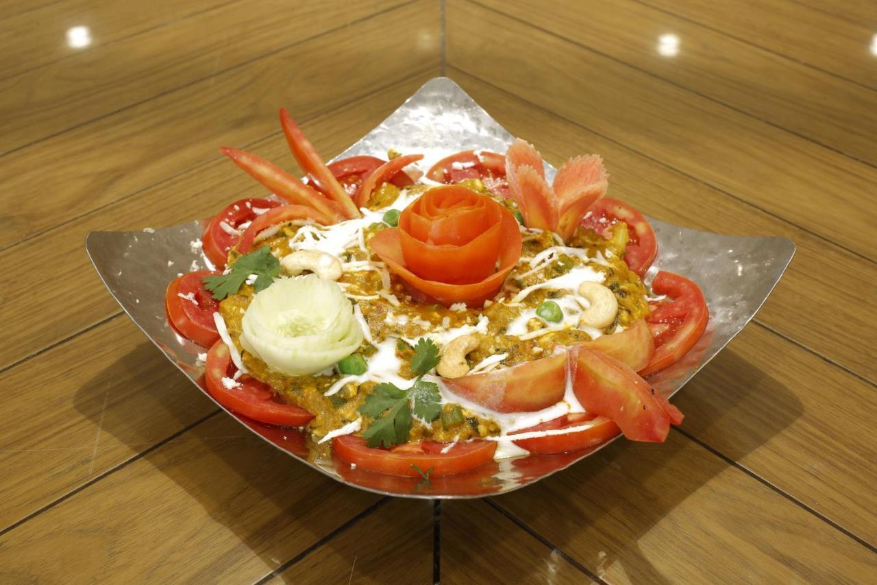Artilla Inn Ahmedabad Bagian luar foto